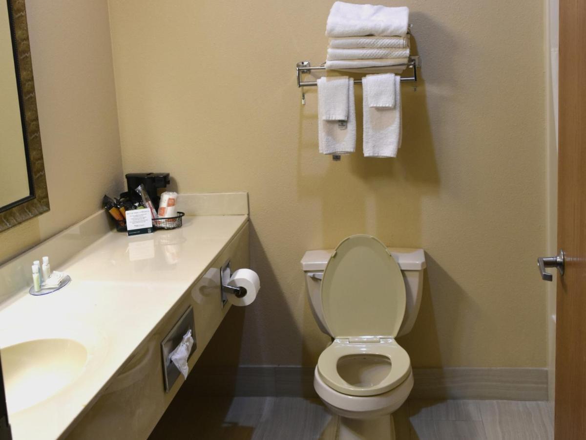 Quality Inn & Suites Brooks Louisville South Esterno foto